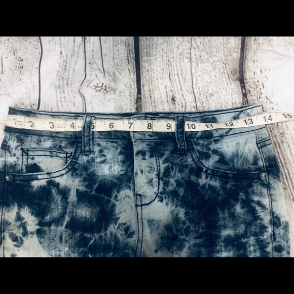 ❤️🔥Vanilla Star Bleached Out Girls Shorts ❤️🔥Measurements in Pics❤️🔥 - Picture 3 of 10